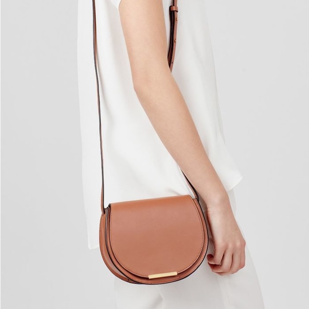 Cuyana mini saddle bag in miele